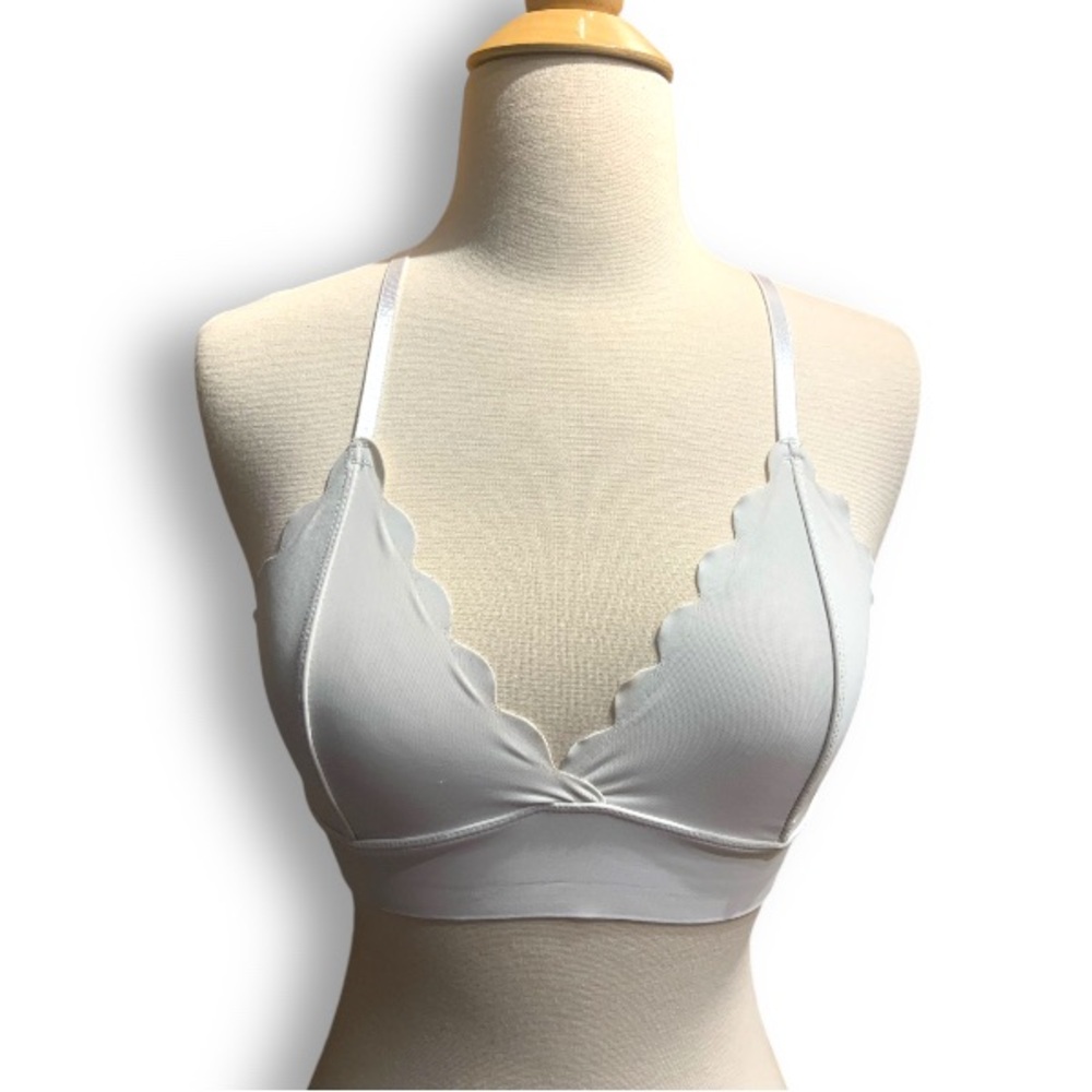 ⭐️ 5 for $20 - Charlotte Russe Scalloped Bralette